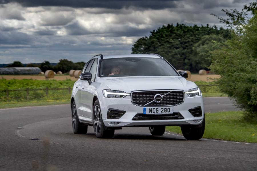  Volvo XC60 B4 R-Design 2019 года  (UK) (фото 18 из 26)